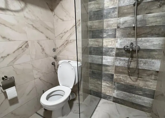 Family Milev فندق