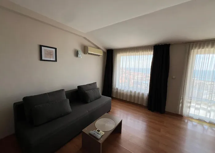 Family Milev فندق